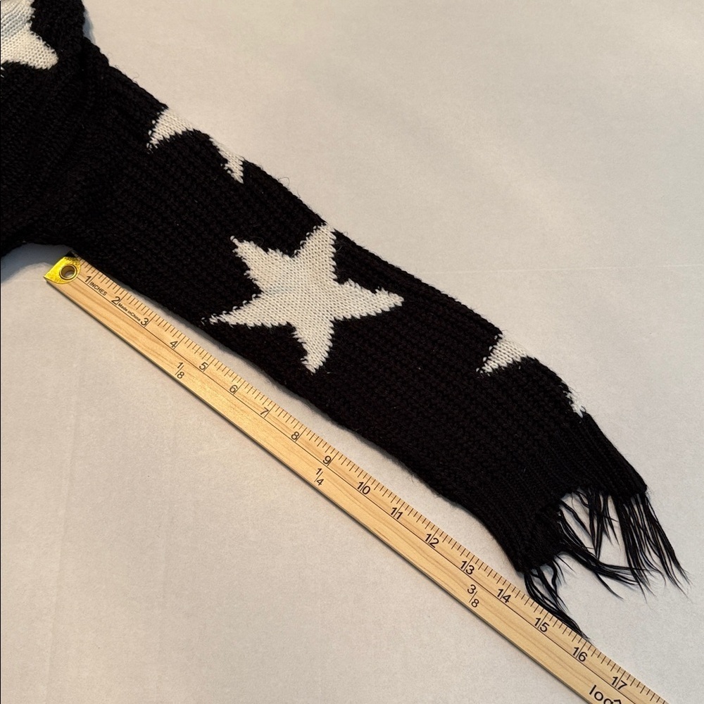 Polly & Esther Women's Frayed Distressed Cropped Black/White Stars Size Medium - Picture 8 of 10